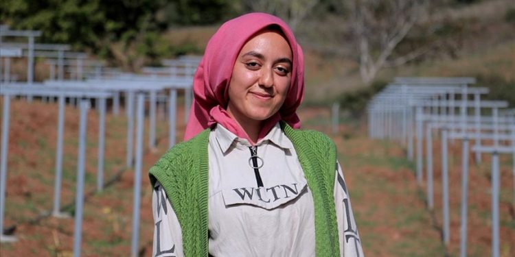 Devlet desteğiyle 19 yaşında tarıma başladı