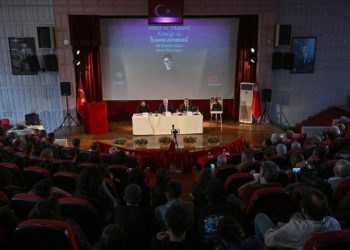 Dil bilimci İlhan Ayverdi, İzmir’de okuduğu lisede anıldı