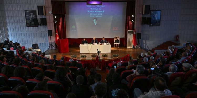 Dil bilimci İlhan Ayverdi, İzmir’de okuduğu lisede anıldı