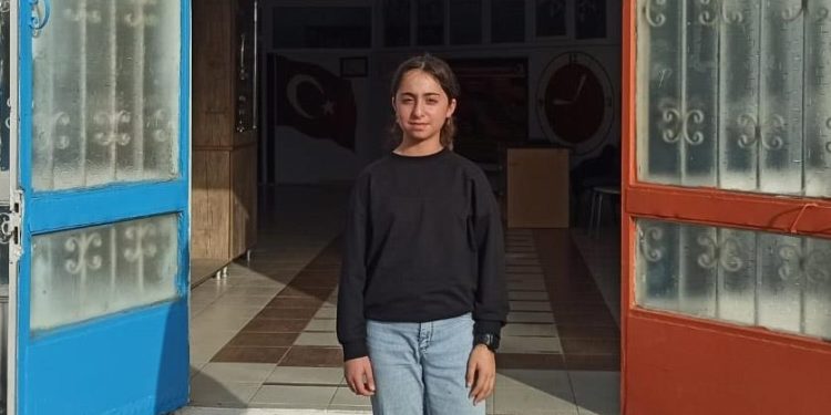 Tokat'ta ortaokul öğrencisi ilk bursunu Filistin'e bağışladı