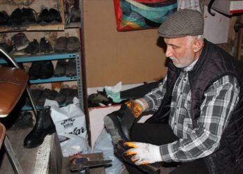 Sakaryalı usta minyatür ayakkabılarıyla rekorlar kitabına girmek istiyor