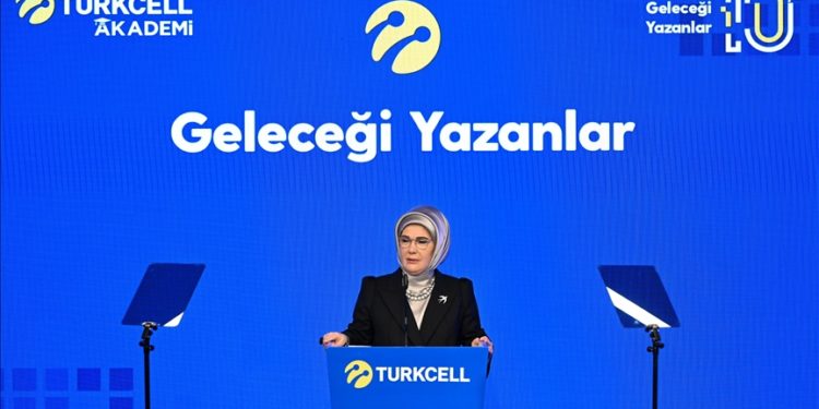 Kadınlarımızın emeği arttıkça Türkiye Yüzyılı için kurduğumuz hayaller gerçeğe daha da yaklaşacak