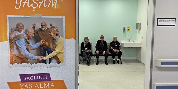 Mersin’de 65 yaş ve üstü vatandaşlar “Sağlıklı Yaş Alma Merkezi”ne emanet