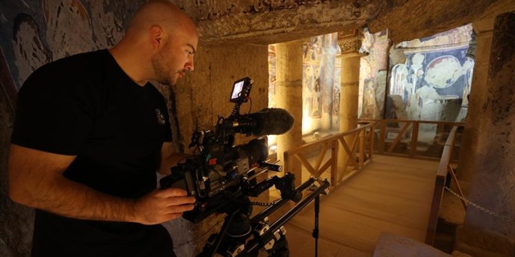 Nüfusunun 2 bin katı turist alan Göreme İngiliz belgeselcileri ağırlıyor