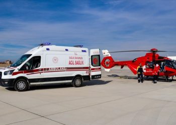 Ambulans helikopter 7 il arasında mekik dokuyarak hastaların imdadına yetişiyor