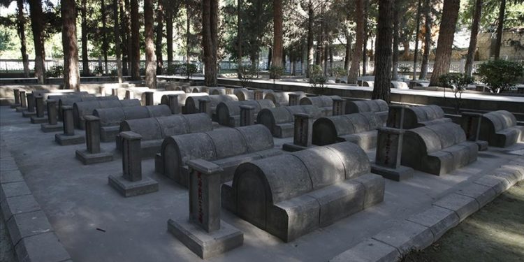 Pakistan'da Karakurum Geçidi'nin yapımında ölen Çinlilere ait anıt mezar bulunuyor