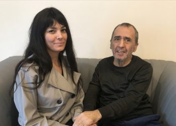 Farklı hastalıkları olan öğretmen ile öğrencisine takılan “beyin pili” umut oldu