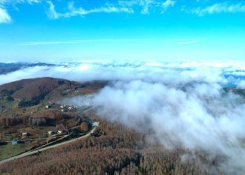 Kastamonu'da vadilere çöken sis ve ormanlık alanlar dron ile görüntülendi