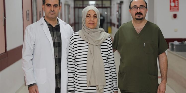 Üç organın birleştiği noktadaki kanserli tümörden 45 dakikalık operasyonla kurtuldu