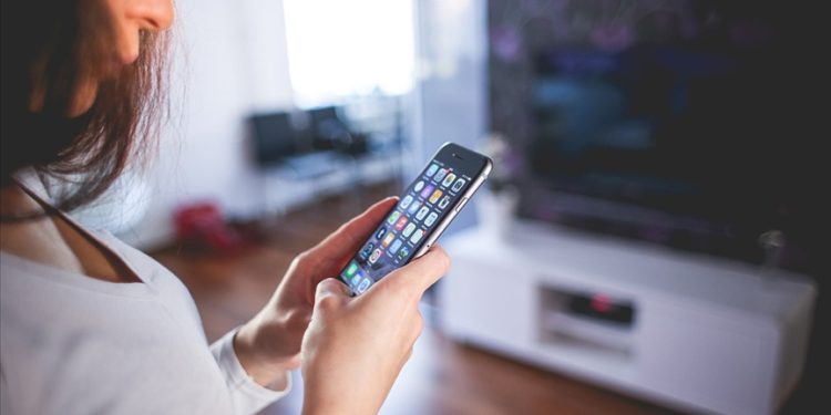 Araştırma: Sosyal medya kullanımını günlük 30 dakika azaltmak, zihin sağlığını geliştiriyor