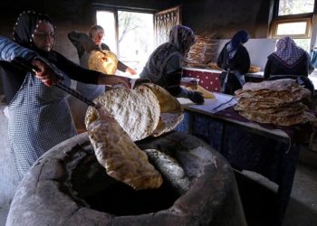 Köyde kurduğu tandır ekmek fırınında 7 kadına istihdam sağladı