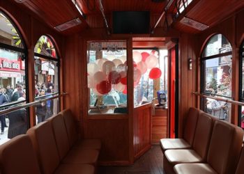 Bahçelievler’de “100. Yıl Cumhuriyet Tramvayı” seferlerine başladı