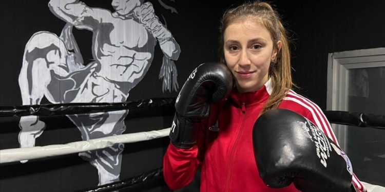 “Hiperaktif” tanısıyla muaythaiye yönlendirilen Ezgi sağlığına kavuştu, başarıya ulaştı