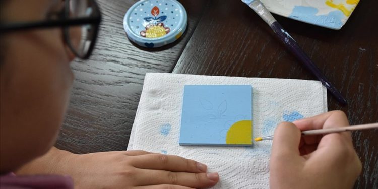 Kütahya'da üniversite öğrencileri atık malzemeleri sanat eserine dönüştürüyor