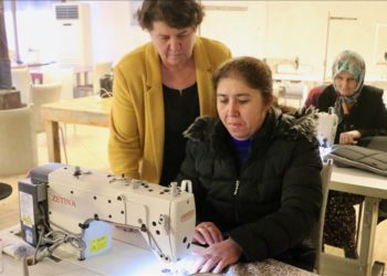 Eskişehirli kadınlar kurdukları kooperatifte yarış atları için malzeme üretiyor