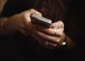 Uzun süre cep telefonu kullanımı epilepsiyi tetikleyebilir