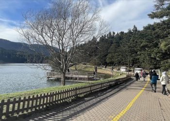 Gölcük Tabiat Parkı hafta sonu günübirlik tatilcilerle doldu