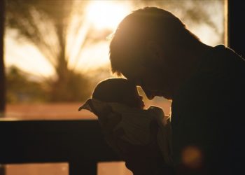 Doğum sonrası babalarda da depresyon gözlenebiliyor