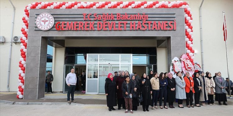 Sivas'ta 25 yatak kapasiteli devlet hastanesi hizmete açıldı