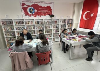 Sedat öğretmen 134 kütüphane kurdu, 579 okula kitap ulaştırdı