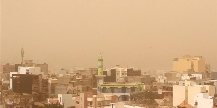 Dakar'da toz bulutları gökyüzünü kapladı