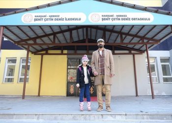 Cumhur öğretmen, ilk ve tek öğrencisi görme engelli Beyzanur’a ışık oldu