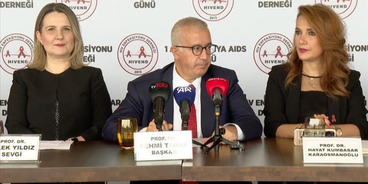 HIV erken tanı ve tedaviyle “yönetilebilir” bir hastalık
