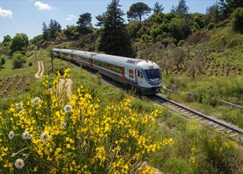 İzmir-Isparta seferini yapan Göller Ekspresi gündüz de yolcu taşıyacak