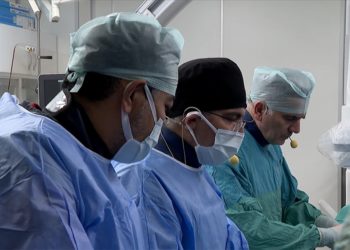 Türk kardiyologlarca yapılan anjiyografik kalp operasyonlarını yabancı hekimler canlı izledi