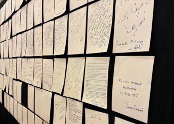 Milletvekilleri, Meclis’teki panoya el yazılarıyla Filistin’e destek mesajları yazdı