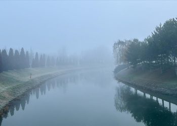 Eskişehir'den geçen Porsuk Çayı sisle kaplandı