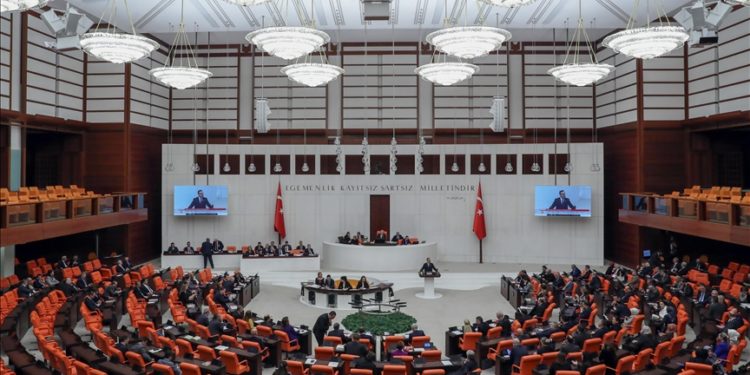 Ticaret ile Sanayi ve Teknoloji Bakanlıklarının 2024 yılı bütçeleri Genel Kurulda kabul edildi