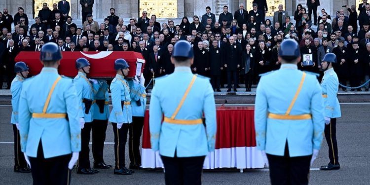 Eski bakanlardan Yaşar Okuyan için Meclis’te cenaze töreni düzenlendi