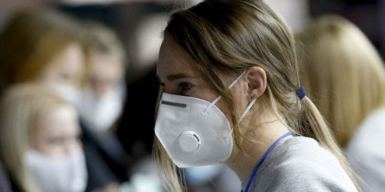 DSÖ, Kovid-19 riskinin yüksek olduğunu ancak ölümlerin azaldığını açıkladı