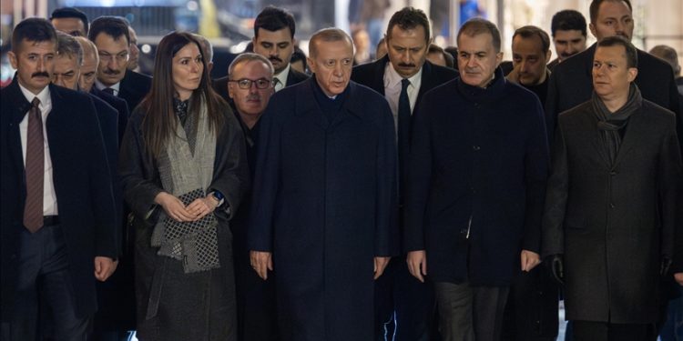 Cumhurbaşkanı Erdoğan, yeni AK Parti Konferans Salonu'nda incelemelerde bulundu