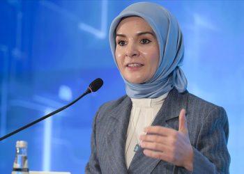 Bakan Göktaş, teknolojiyle ilgilenen kadınlara yapay zekayla hazırlanan metinden seslendi