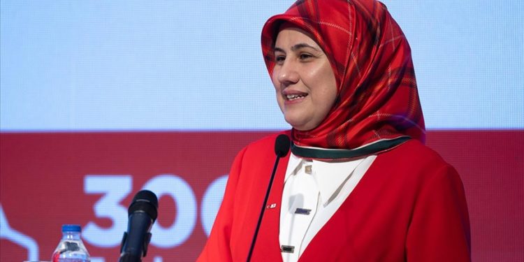 Türk Kızılay “Birbirimize candan bağlıyız” sloganıyla ulusal kan bağışı kampanyası başlattı