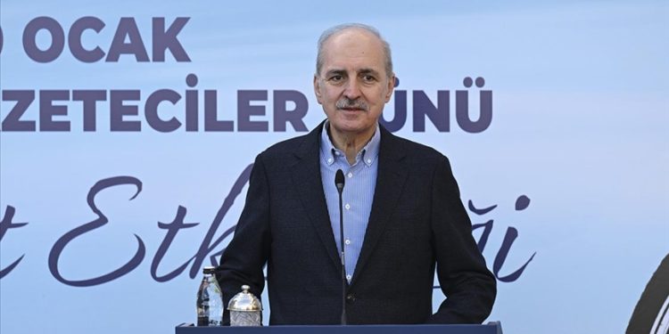 Basın mensubu arkadaşlarımıza yeşil pasaport verilmesi gayet şık bir davranış olur