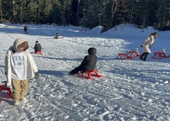 Yurduntepe Kayak Merkezi'nde kayak sezonu sürüyor