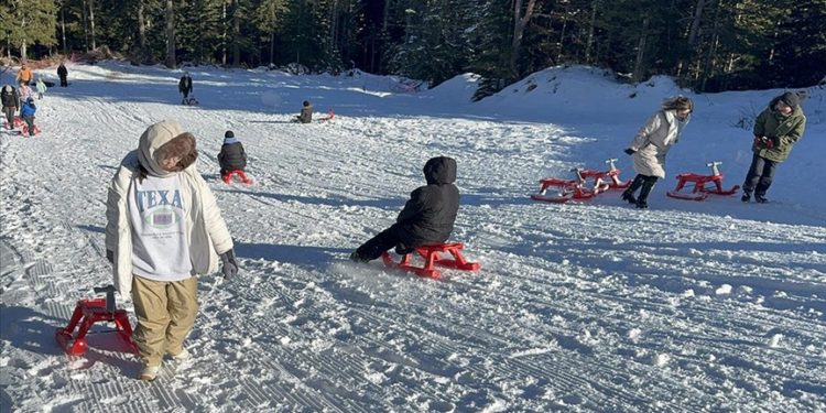 Yurduntepe Kayak Merkezi'nde kayak sezonu sürüyor