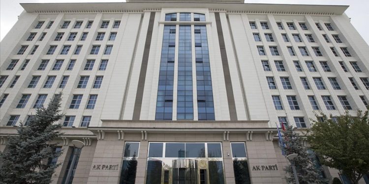 Ankara'da geçen yıl 120 bin 316 kişi AK Parti'ye üye oldu