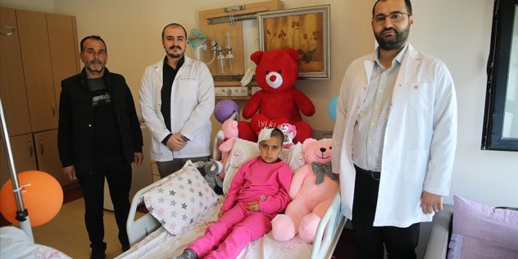 Mardin'de epilepsi hastası çocuk, beynindeki tümörden 5 saatlik operasyonla kurtuldu