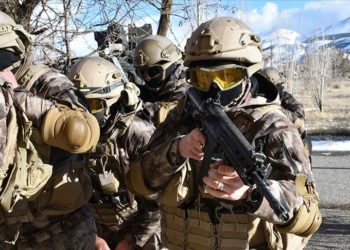 Erzurum’da özel harekatçılar zorlu görevlere gerçeğini aratmayan tatbikatlarla hazırlanıyor