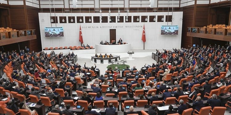 Çalışma hayatıyla ilgili düzenlemeler içeren kanun teklifi TBMM’de