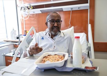 Kanseri Türkiye’de yenen Cibutili hastanın ilk isteği kebap oldu
