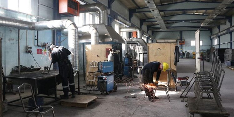 Hükümlüler, eğitim merkezine dönüştürülen eski koğuş binasında diploma sahibi oluyor