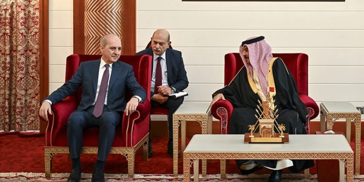 TBMM Başkanı Kurtulmuş, Bahreyn'de Kral Al Khalifa ile görüştü