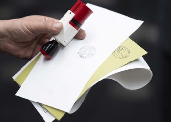 Seçime katılacak siyasi partilerin oy pusulasındaki yerleri kurayla belirlendi