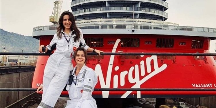 Dev yolcu gemilerini yöneten İzmirli kadınlar hemcinslerine örnek oluyor