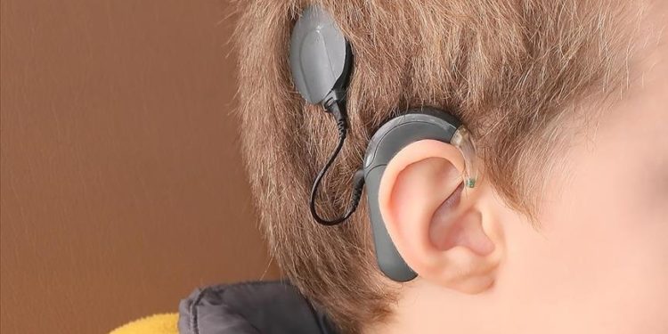 Araştırma: İşitme kaybı olan kişilerde cihaz kullanmak ömrü uzatabilir